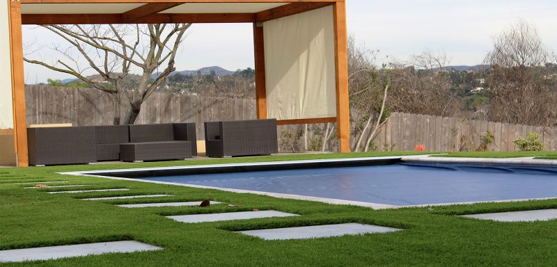 artificial-grass-pool-deck